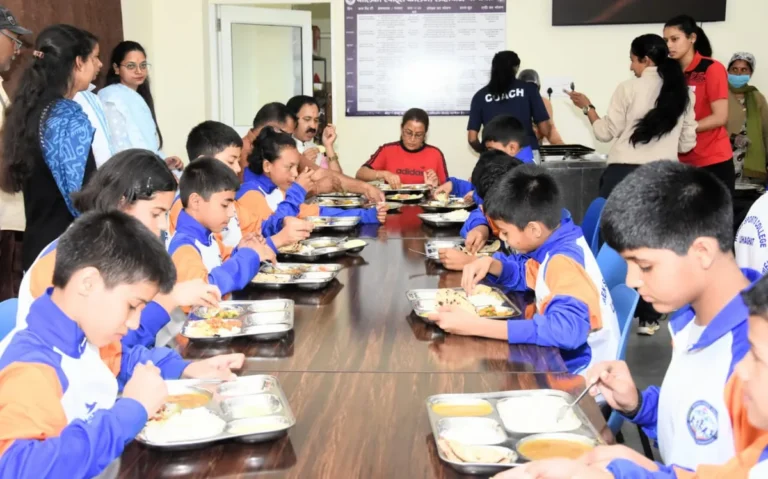 खेल मंत्री रेखा आर्या ने लोहाघाट महिला स्पोर्ट्स कॉलेज का किया निरीक्षण, व्यवस्थाओं को दुरूस्त रखने के दिए निर्देश