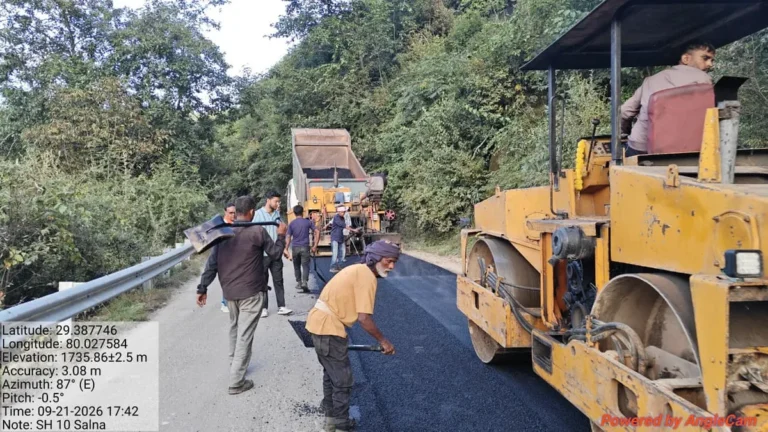 चंपावत में सड़कों के सुदृढ़ीकरण का कार्य युद्धस्तर पर जारी, पाटी और देवीधुरा में बिटुमिनस कंक्रीट का काम पूरा
