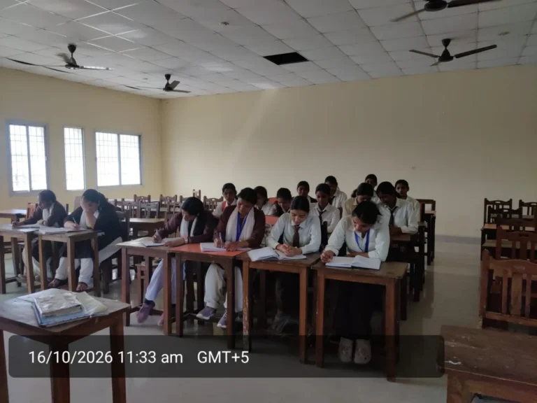 राजकीय महिला महाविद्यालय हल्द्वानी में निबंध प्रतियोगिता: मतदाता पंजीकरण पर जोर