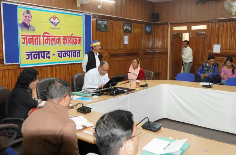 सीएम हेल्पलाइन की समीक्षा: लंबित शिकायतों के त्वरित और गुणवत्तापूर्ण निस्तारण पर जोर