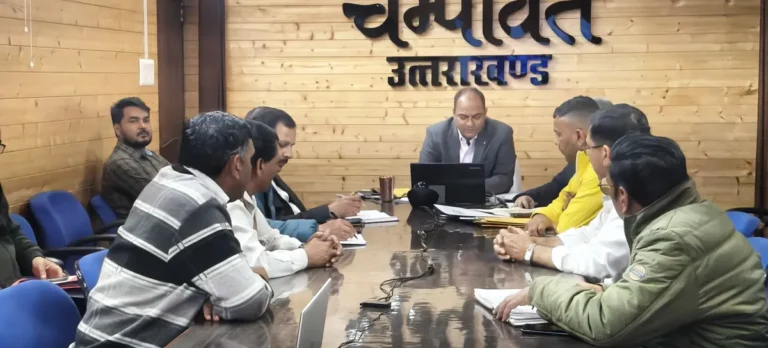 मतदाता सूची के सत्यापन पर राजनीतिक दलों के साथ जिलाधिकारी की बैठक, घर-घर होगा निरीक्षण