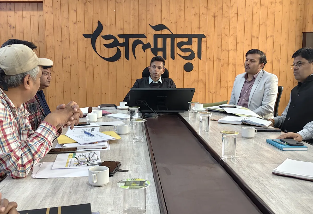 जिलाधिकारी ने स्यालीधार ईवीएम वेयरहाउस का किया निरीक्षण, सुरक्षा व्यवस्थाओं परखीं