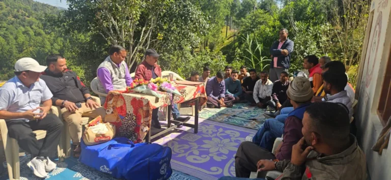 बच्चों को खेल सामग्री, मंदिरों को आवश्यक वस्तुएं वितरित, चंपावत में विकास को नई दिशा