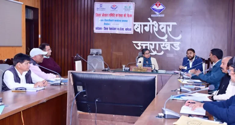 कौशल प्रशिक्षण को रोजगार से जोड़ने पर जोर, योजनाओं की समीक्षा
