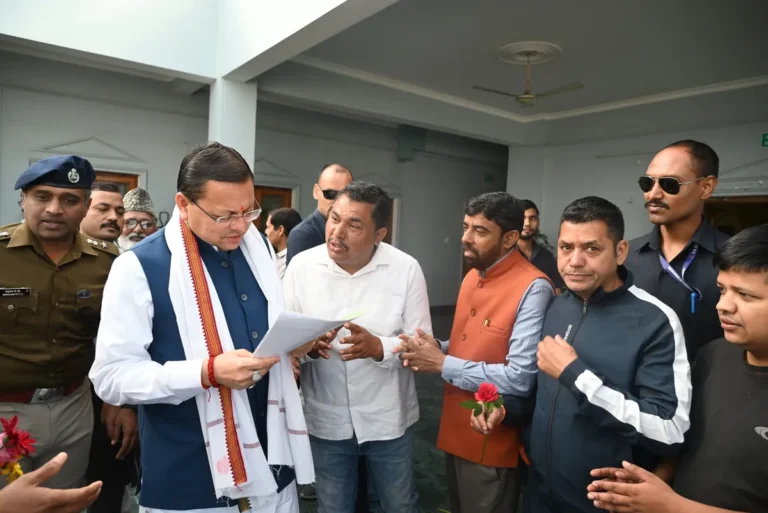 मुख्यमंत्री ने सुनीं जनसमस्याएं, अधिकारियों को दिए त्वरित समाधान के निर्देश