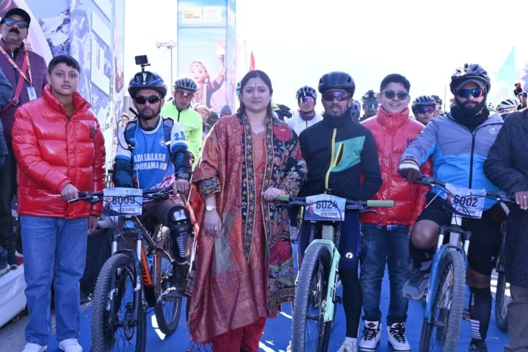 आदि कैलाश परिक्रमा रन 2.0 में MTB रेस: गुंजी से हरी झंडी दिखाकर रवाना हुए प्रतिभागी