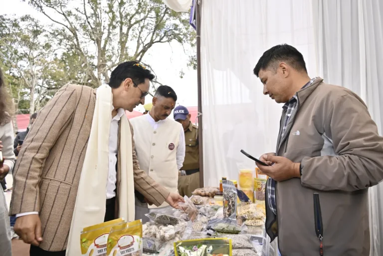 अल्मोड़ा में तीन दिवसीय आजीविका सरस मेले का शुभारंभ, कुमाऊँ आयुक्त ने किया निरीक्षण