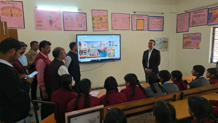 जिलाधिकारी ने गंगोलीहाट का किया निरीक्षण, व्यवस्था सुधार और कार्यों में तेजी के दिए निर्देश